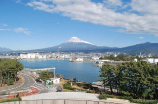 Fujinokuni Tagonoura Port Park